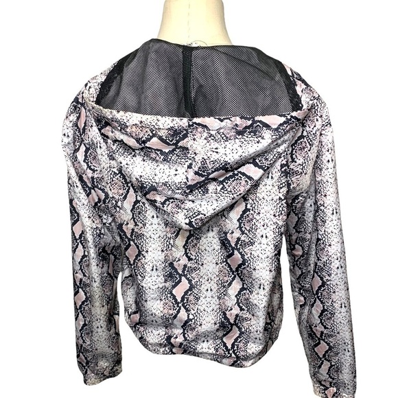 Me Jane Cropped Hooded Windbreaker Bomber Jacket Pink Black Snake Print Sz Small - Picture 4 of 12